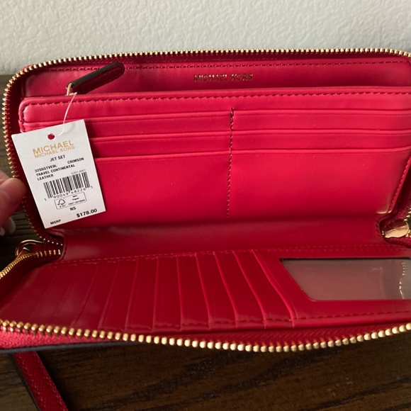 Michael Kors Wallet - Picture 4 of 5